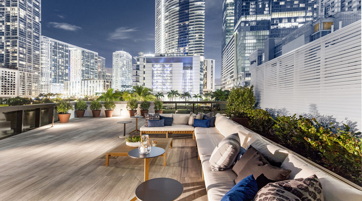 aparments-forsale-aston-martin-residencesNight-terrace-1
